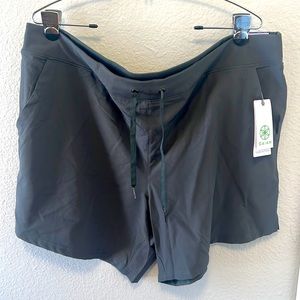 Gaiam Womens Urban Chic Walking Shorts Steel Grey XXL NWT